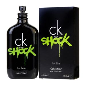 Calvin Klein - CK One Shock For Him Eau de Toilette 200 Ml. - Colônia 200 Ml. para homens. A fragrância é ideal para homens jovens e dinâmicos.